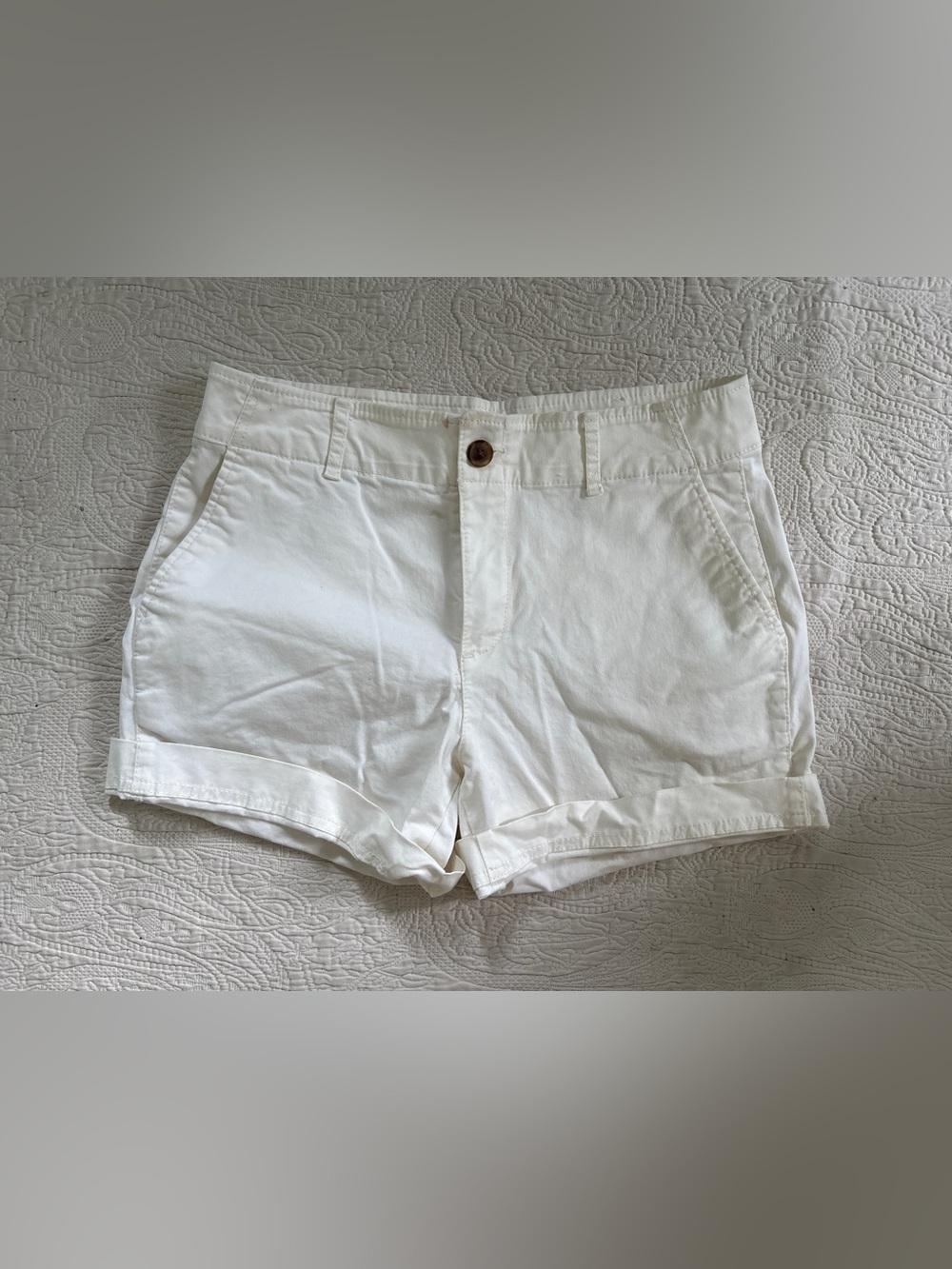 GAP Classic White Women's Cotton Shorts - size 4
